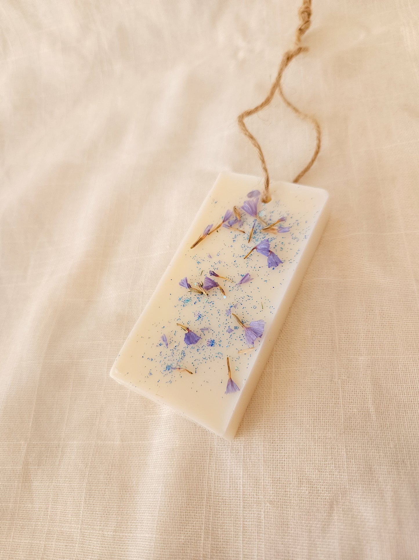Suspensions fleurs de lin parfumées et pailletées ✨